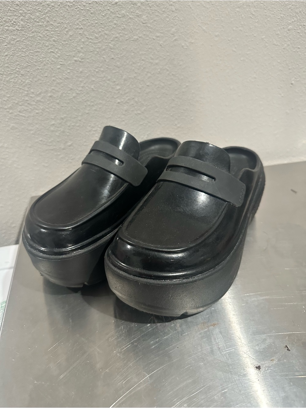 CROCS Black stomp high shine loafers